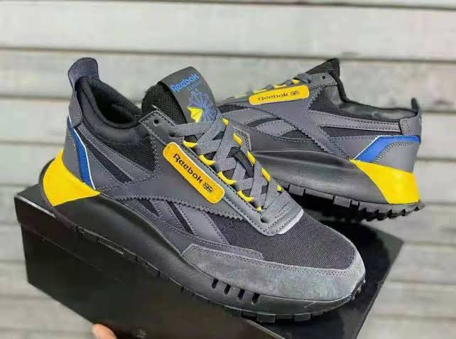 REEBOK CLASSIC BLACK