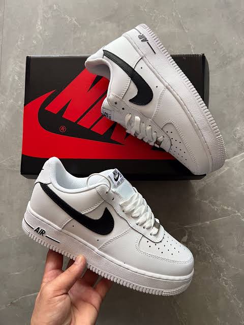 NIKE AIRFORCE BLACK TICK